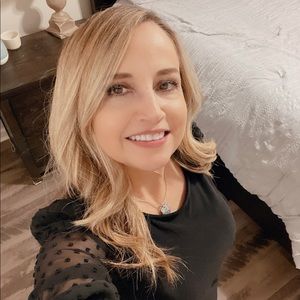 Meet your Posher, Elissa